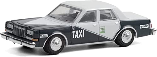 GreenLight 1:64 1984 Dodg&e Diplomat - Tijuana, Mexico Taxi (Hobby Exclusive) 30200 [Versand aus Kanada] von Greenlight