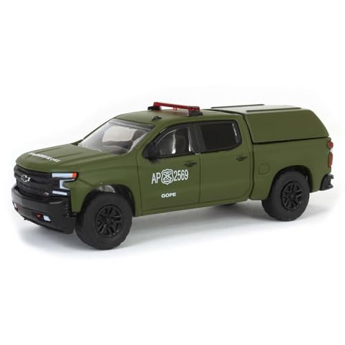 Greenlight 1/64 2021 Chevrolet Silverado LT Trail Boss Z71 Pickup Truck with Camper Shell, Carabineros De Chile 30318 von Greenlight