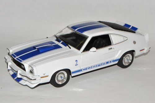 Grenlight Ford Mustang II Cobra II 1976 Coupe Weiss mit Blau Charlies Angels Jill Monroe s 1/18 Greenlight Modell Auto von Grenlight