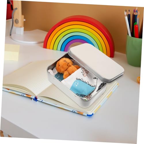 HONMEET Mini Plüschbär mit Braunem in Metallbox Kleines Kuscheltier Ornament für Auto Wohnraum Fotorequisite Leicht und Handlich Geschenk für Freunde und Familie HONMEET Mini Plüschbär mit Braunem in Metallbox Kleines Kuscheltier Ornament für Auto Wohnraum Fotorequisite Leicht und Handlich Geschenk für Freunde und Familie von HONMEET