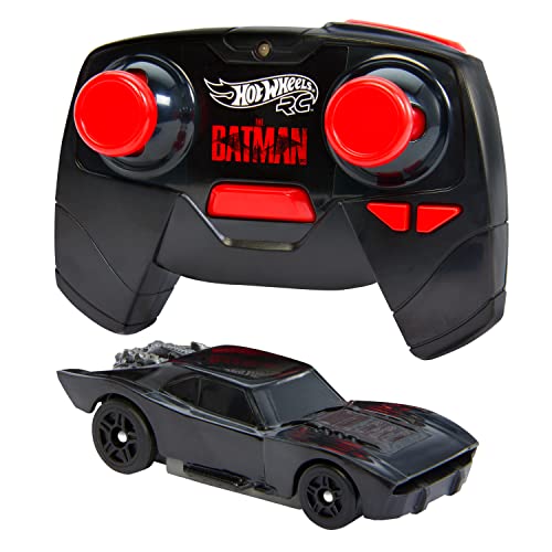 Hot Wheels Batmobil R/C ferngesteuert - Maßstabsgetreues Batmobil (bis zu 800km/h), Rampe und Fernsteuerung für Sammler, Batterien mit enthalten, Kinder ab 5 Jahre - HJT85 von Hot Wheels