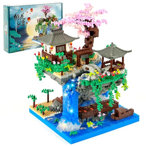 HOTUT Pfirsichblüten Teich Micro Bausteine, 2705 Stück Architektur mit Pfirsichblüten Bonsai Baum mit LED, Klemmbausteine Pflanzen Architecture Baumhaus, deko Geschenk für Erwachsene Jugendliche von HOTUT