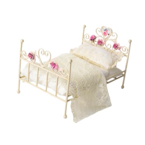 Harilla Puppenhausbett im Maßstab 1:12, Einzelbett, Eisenbett, Schlafzimmer, Mikroszene, Rollenspielszene, Puppenhausdekor, Mini-Puppenhausmöbel, Weiße Spitze von Harilla