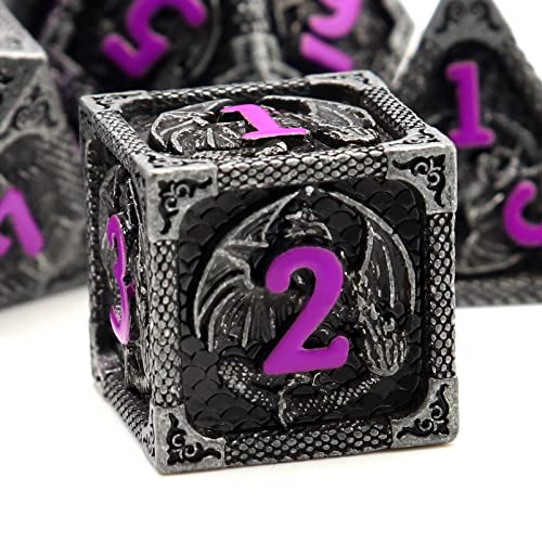 Haxtec Metall DND Würfel Set Schwarz Lila Drachen Muster D&D Würfel Set mit Leder Würfel Tasche Metall Polyederwürfel für Dungeons und Drachen TTRPG Geschenke. von Haxtec