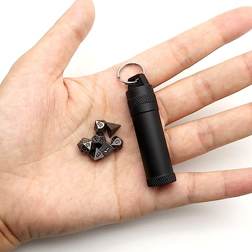 Haxtec Mini Dice Set Winzige Metall DND Würfel Set mit Würfel Fall Tragbare Antike Eisen Metall Würfel Set für Schlüsselanhänger von Haxtec