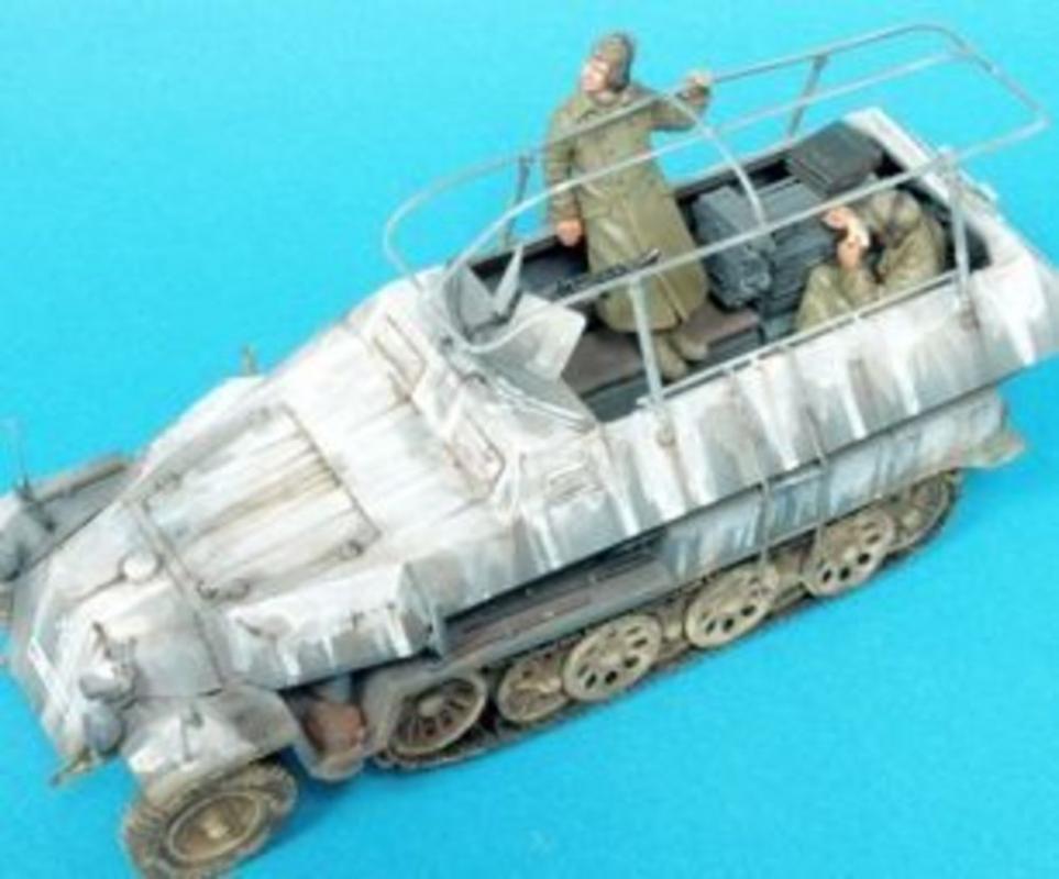 Sd.Kfz. 251/3 Ausf.C Command. Veh./2 Fig von Hobby Fan