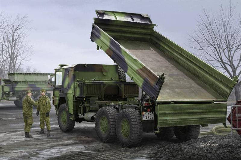 LKW 7t dump truck von HobbyBoss