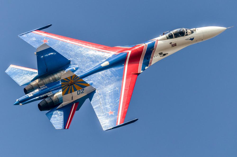 Su-27 Flanker B - Russian Knights Aerobatic Team von HobbyBoss