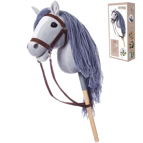 HOPPIHORSE Steckenpferd mit Trense - A3 - Hobby Horse mit Zügeln, Schultergurt, Schweif - hochwertiges Plüsch mit Langer Mähne - Silikongriff für besseren Halt - mit Geschenkverpackung HOPPIHORSE Steckenpferd mit Trense - A3 - Hobby Horse mit Zügeln, Schultergurt, Schweif - hochwertiges Plüsch mit Langer Mähne - Silikongriff für besseren Halt - mit Geschenkverpackung von Hoppimals