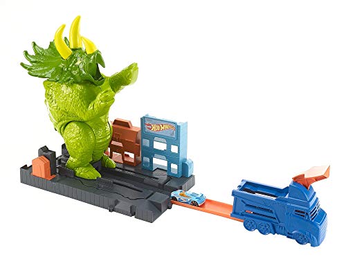 Hot Wheels GBF97 - City Triceratops Angriff Dinosaurier Spielset mit Starter und Auto, Spielzeug ab 4 Jahre, Mehrfarbig, One Size von Hot Wheels