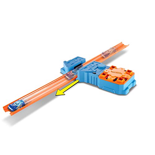 Hot Wheels Bahn Track Builder, Beschleuniger Bauset zum Spielen mit der Autorennbahn von Hot Wheels, mit 2 Tracks und inkl. 1 Spielzeugauto, Spielzeug ab 6 Jahre, GBN81 von Hot Wheels