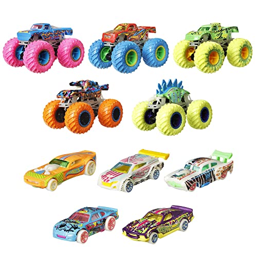 Hot Wheels Monster Trucks - Multipack mit Leuchteffekt im Dunkeln, 10 Fahrzeuge im Maßstab 1:64, 5 Monster Trucks und 5 Fahrzeuge für Sammler und Kinder, HCB57 von Hot Wheels