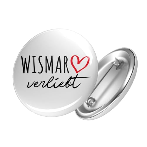 Huuraa Anstecker Wismar verliebt Geschenk Ansteck Pin Größe 59mm Wismar Accessoire von Huuraa