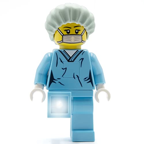 IQ Lego Iconic Surgeon Figure with Flashlight - Batteriebetriebene LED-Taschenlampe (7,62 x 4,14 x 13,97 cm) - Auto-Off-Timer - Batterien im Lieferumfang enthalten von IQ