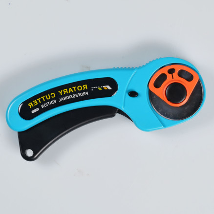 Infinity Hearts Rollenschneider 45 mm Infinity Hearts Rollenschneider 45 mm von Infinity Hearts