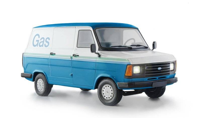 Ford Transit Mk. II von Italeri