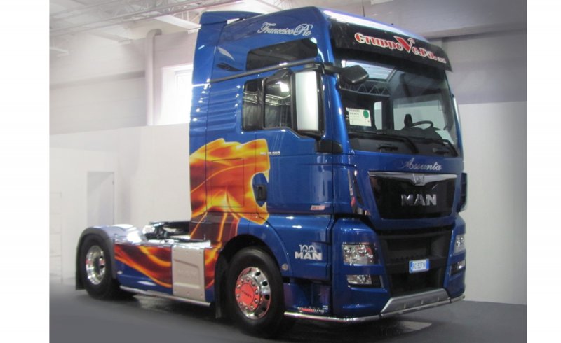 MAN TGX XXL D38 E6 Edition von Italeri