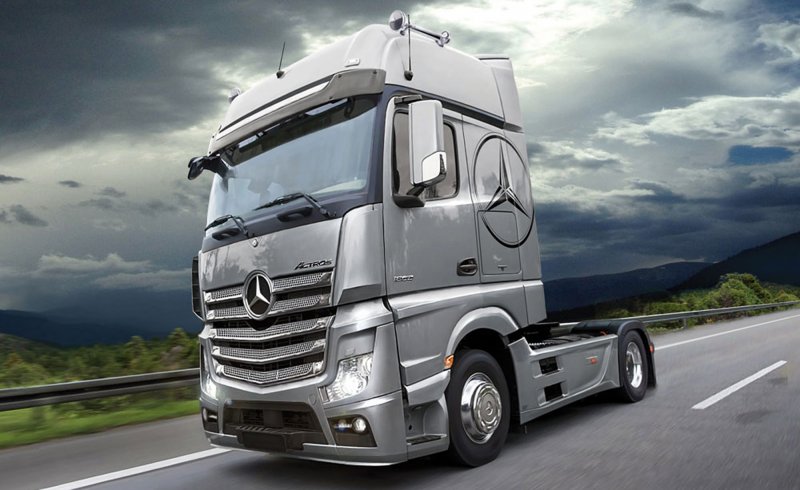 Mercedes Benz Actros MP4 Gigaspace von Italeri