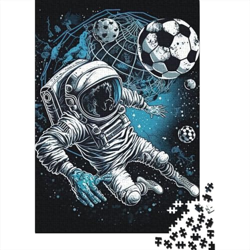 Astronaut spielt Fußball Holzpuzzle für Erwachsene Puzzlespielzeug für Erwachsene und Jugendliche Puzzle als Geschenk für die ganze Familie und die 52x38cm von JIANGENNF