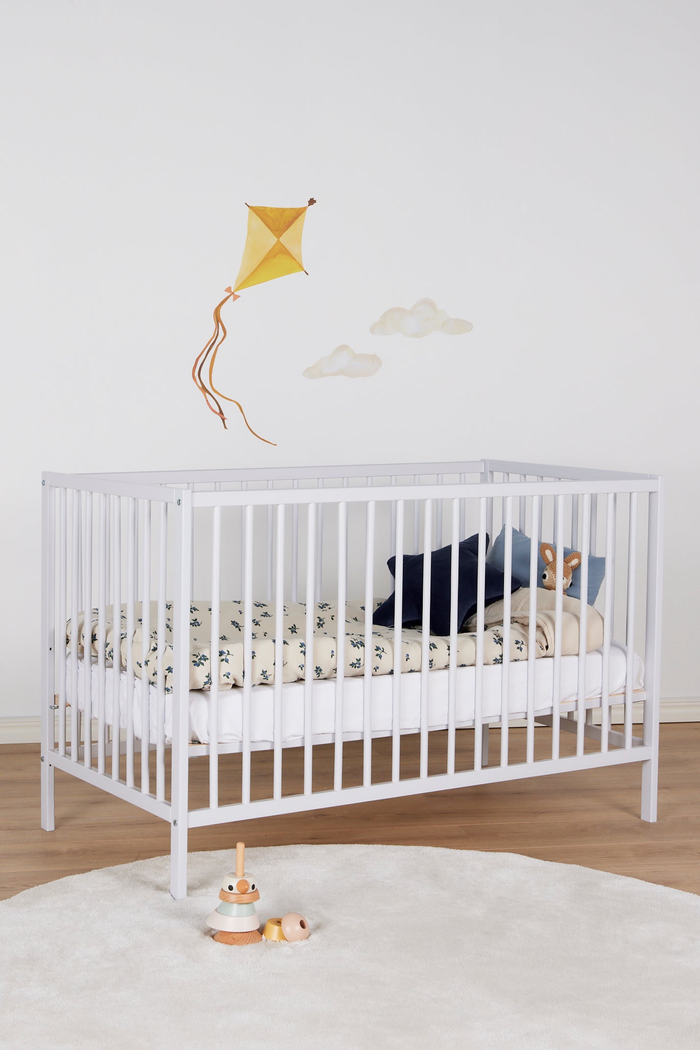 JLY HEAVEN Babybett SIGNE 60x120, Hellgrau JLY HEAVEN Babybett SIGNE 60x120, Hellgrau von JLY