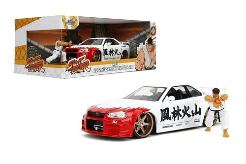 Jada Street Fighter 2002 Nissan Skyline GTR mit Ryu-Figur – Maßstab 1:24 Druckguss, Türen zum Öffnen, Motorhaube, Kofferraum, Gummireifen – Sammlerstück für Erwachsene und Kinder – Capcom lizenziert von Jada Toys