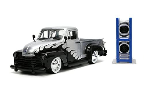 Jada Toys Just Trucks 1:24 1953 Chevy Pickup Druckguss-Auto Silber/Schwarze Flammen mit Reifenständer, Spielzeug für Kinder und Erwachsene von Jada Toys