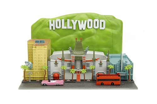 Nano Hollywood Rides Walk of Fame Diorama mit Hollywood-Schild und 2 Fahrzeugen (Doppeldecker Tour Bus & 1958 Cadillac Serie 62 Cabrio), Spielzeug für Kinder und Erwachsene von Jada Toys