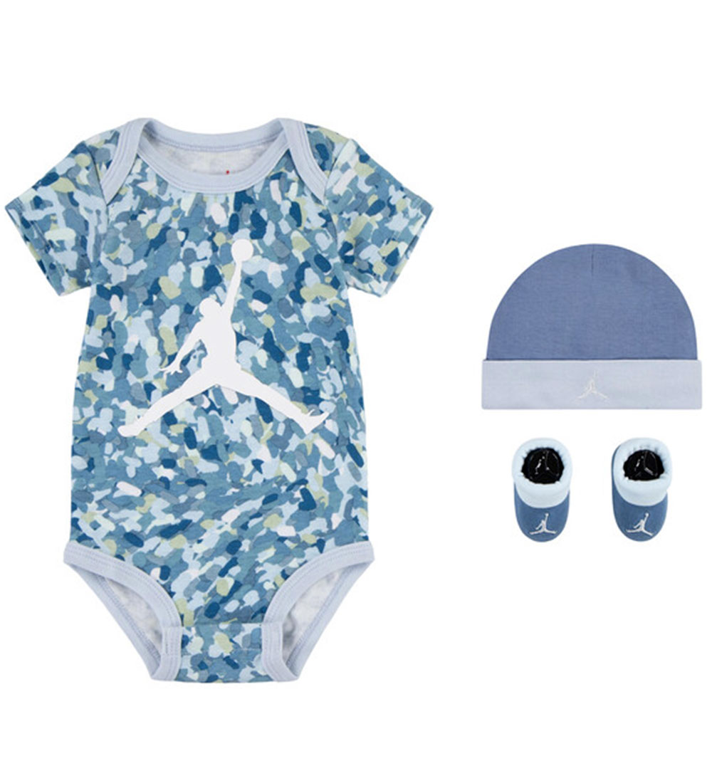 Jordan Geschenkbox - Krabbelschuhe/Mütze/Body k/ä - Work Blue - Jordan - 0-6 mt - Body K/Ä Jordan Geschenkbox - Krabbelschuhe/Mütze/Body k/ä - Work Blue - Jordan - 0-6 mt - Body K/Ä von Jordan