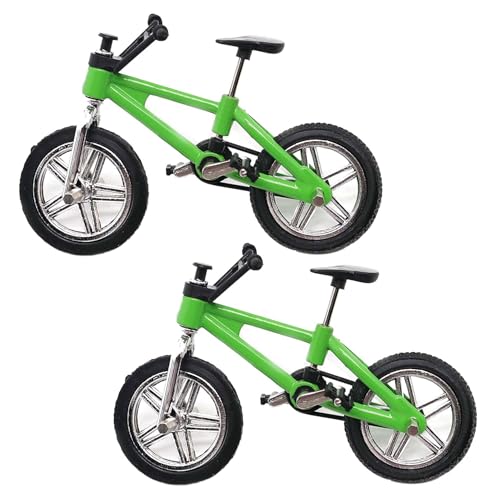 KEEDA 2 Stück Mini Bike Fahrräder Dekoration Zubehör Modell Spielzeug für 1/10 RC Crawler Auto SCX10 TRX4 CC01 D90 D110 (Grün) von KEEDA