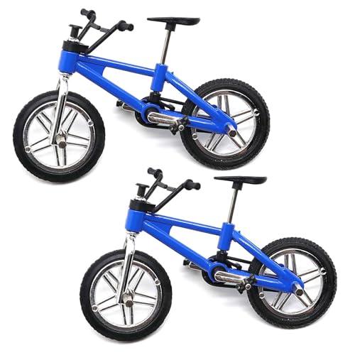 KEEDA 2 Stück Mini Bike Fahrräder Dekoration Zubehör Modell Spielzeug für 1/10 RC Crawler Auto SCX10 TRX4 CC01 D90 D110 (Blau) von KEEDA