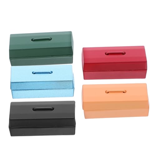 KICHOUSE 5 Stück Teiliges Mini Werkzeugkasten für Puppenhaus Kompakte Metall Miniatur Werkzeugkiste mit Realistischem Design Platzsparend Detailreich für Miniatur Möbel und Spielzubehör KICHOUSE 5 Stück Teiliges Mini Werkzeugkasten für Puppenhaus Kompakte Metall Miniatur Werkzeugkiste mit Realistischem Design Platzsparend Detailreich für Miniatur Möbel und Spielzubehör von KICHOUSE