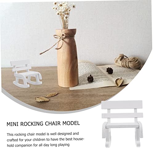 KICHOUSE Miniatur Holz Schaukelstuhl Puppenhaus Möbel Dekorative Miniatur Sessel Figurine für Puppenhaus Zubehör Wohnzimmer Desktop Deko Weiß KICHOUSE Miniatur Holz Schaukelstuhl Puppenhaus Möbel Dekorative Miniatur Sessel Figurine für Puppenhaus Zubehör Wohnzimmer Desktop Deko Weiß von KICHOUSE