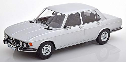 KK-Scale B-M-W E3 3.0S Limousine Oberklasse Silber Metallic 1968-1977 1/18 Modell Auto mit individiuellem Wunschkennzeichen von KK Scale