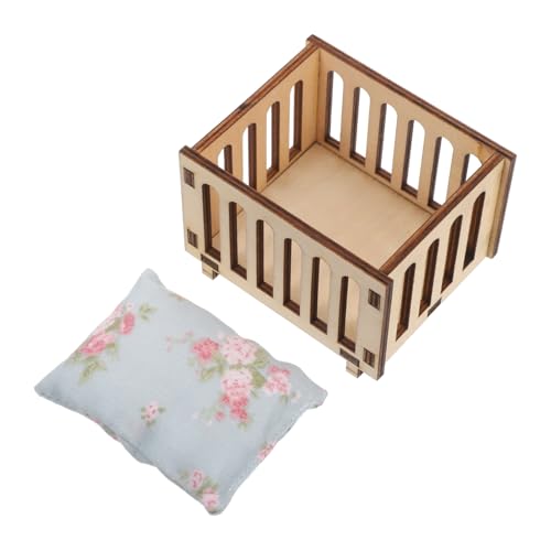 KOMBIUDA Maßstab mit Bettwäsche Handgefertigtes Robustes Einzelbett für Puppenzubehör als Dekoratives Miniaturmöbelstück für Puppenhaus und DIY-Szene KOMBIUDA Maßstab mit Bettwäsche Handgefertigtes Robustes Einzelbett für Puppenzubehör als Dekoratives Miniaturmöbelstück für Puppenhaus und DIY-Szene von KOMBIUDA