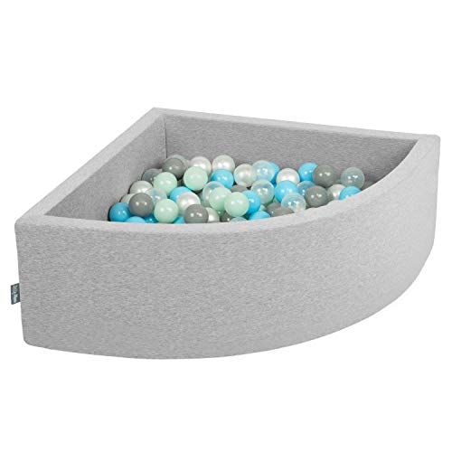 KiddyMoon Viertel Eckig Bällebad Bällepool 90X30cm/300 Bälle ∅ 7Cm Ballgruben Für Babys Spielbad Kleinkinder, Hergestellt In Der EU, Hellgrau:Perle/Grau/Transparent/Babyblau/Minze von KiddyMoon