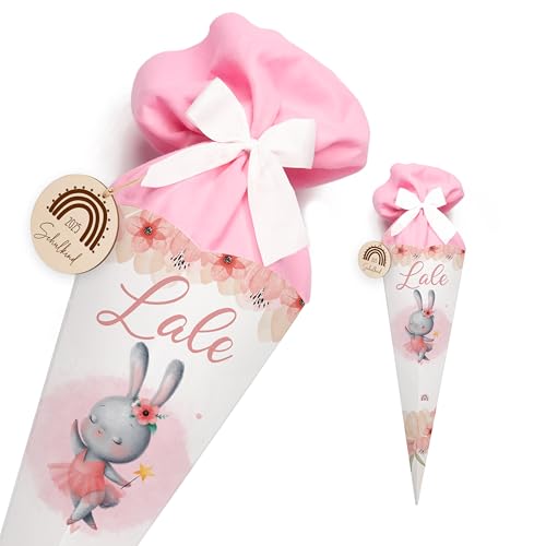 KIDSMOOD - Personalisierte Schultüte für Mädchen & Jungs mit niedlichem Motiv und Holzschild, Deko Zuckertüte zum Befüllen, Schultüte Rohling Einschulung Geschenk mit Wunschnamen (Niedlicher Hase) von KIDSMOOD