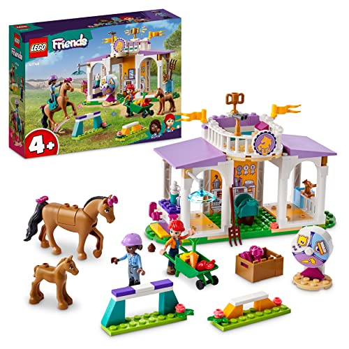 LEGO 41746 Friends Reitschule Set mit 2 Spielzeug-Pferden, Aliya und Mia Mini-Puppen, Reitstall- und Pferdespielzeug, Tierpflege-Geschenk für Kinder, Mädchen und Jungen ab 4 Jahre von LEGO