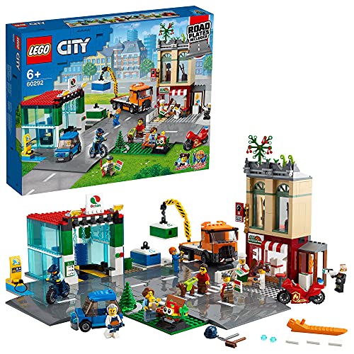 LEGO 60292 City Stadtzentrum Bauset mit Spielzeug-Motorbike, Fahrrad, Truck, Straßenplatten und 8 Minifiguren von LEGO