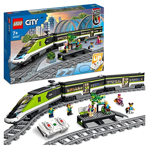 LEGO City Personen-Schnellzug, Set mit ferngesteuertem Zug, Eisenbahn-Spielzeug mit Scheinwerfern, 2 Wagen und 24 Schienen-Elementen, Geschenk für Kinder, Jungen und Mädchen 60337 von LEGO