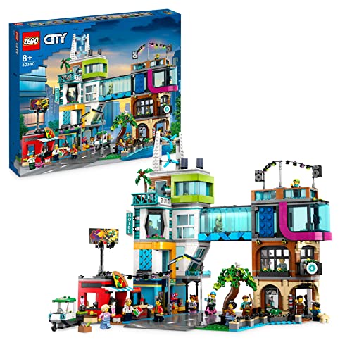 LEGO 60380 City Stadtzentrum Set, Modellbausatz, Spielzeug mit Spielzeugläden wie Friseur, Tierarzt, Hotel und Dachdisco mit Minifiguren und Straßenplatten, Geschenk zum Geburtstag für Kinder von LEGO