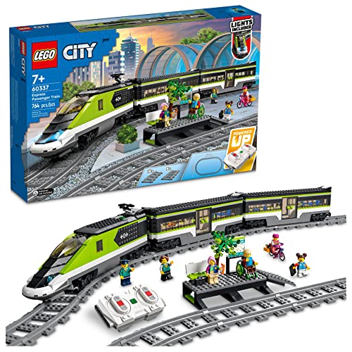 LEGO City Express Personenzug Set, 60337 Ferngesteuertes Spielzeug, Geschenke für Kinder, Jungen & Mädchen mit funktionierenden Scheinwerfern, 2 Reisebussen und 24 Schienenteilen von LEGO