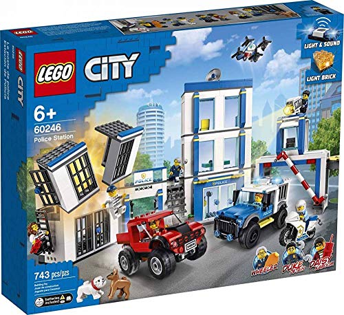 LEGO City Police Station 60246 Police Toy, Fun Building Set for Kids, New 2020 (743 Pieces) von LEGO