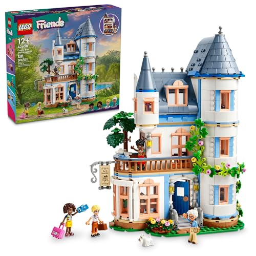 LEGO Friends Castle Bed and Breakfast Hotel Spielset für Kinder ab 12 Jahren, mit 4 Mini-Puppen, einer Hundespielzeugfigur und Zubehör, Schlossspielzeug Geschenkidee für Mädchen, Jungen und Teenager, von LEGO