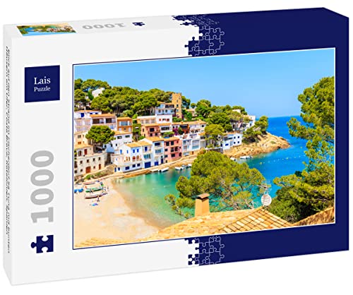 Lais Puzzle Blick auf den Strand im Fischerdorf Sa Tuna mit bunten Häusern am Ufer, Costa Brava, Katalonien, Spanien 1000 Teile von Lais Puzzle