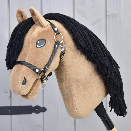 LarDen Hobby Horse - Braun Steckenpferd Samantha mit Halfter M, HANDGEFERTIGTES Stockpferd Für Kleine, Große Kinder mit Zubehör | Spielpferd, Pferd Zum Reiten Spielzeug, Hobby Horsing, Hobbyhorse von LarDen