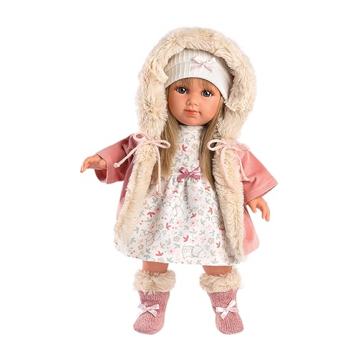 Llorens 1053541 Puppe Elena mit blonden Haaren und blauen Augen, Fashion Doll mit weichem Körper, inkl. trendigem Outfit mit Kapuzenmantel, 35cm von Llorens