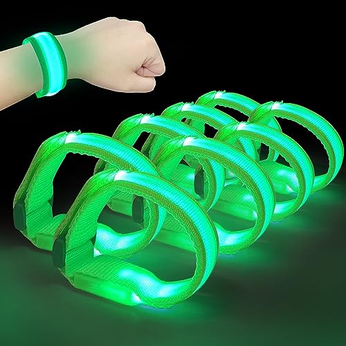 M.best 8pcs LED Light Up Armbänder Glühen blinkende Armbänder Glühen in der dunklen Partyzubehör für Hochzeit, Raves, Konzert, Camping, Sportereignisse, Party von M.best