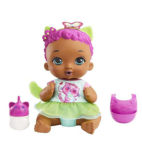 MY GARDEN BABY Katzenbaby-Puppe - Pinkes Haar, Grüner Rock, Jasminduft, Lätzchen, Fläschchen, Stoffwindel, Kinderhochsitz, 30cm, für Kinder ab 2 Jahren, HHL23 von Mattel