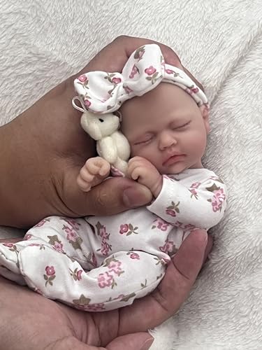 MYREBABY Reborn Babypuppe, 17,8 cm, Silikonpuppe für Mädchen, Betty, lebensechte Mini-Ganzkörper-Silikon-Puppen mit Fütterungszubehör und Geschenkbox von MYREBABY