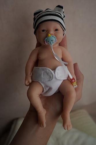 MYREBABY Reborn Babypuppe 7 Zoll Silikon Puppe Junge Mini Realistische Neugeborene Babypuppen Silikon Ganzkörper Stressabbau für Erwachsene Handgefertigt mit Fütterung & Badzubehör von MYREBABY